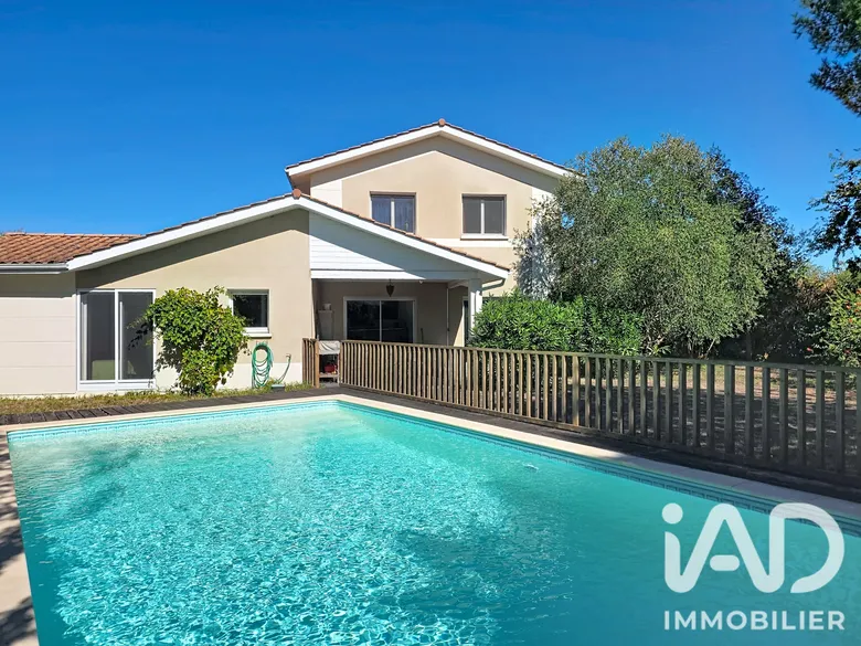 Maison 8 pièces 197 m² à Mérignac