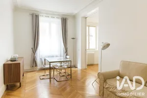 Appartement à Paris (75116)