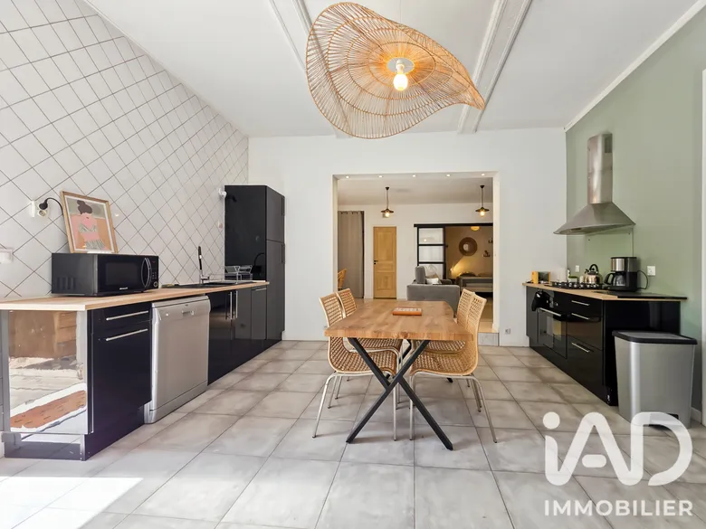 Maison 9 pièces 214 m² · à Montblanc · 214 m² · 349 000 €