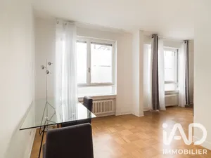 Appartement à Paris (75116)