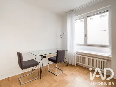 Appartement à Paris (75116)