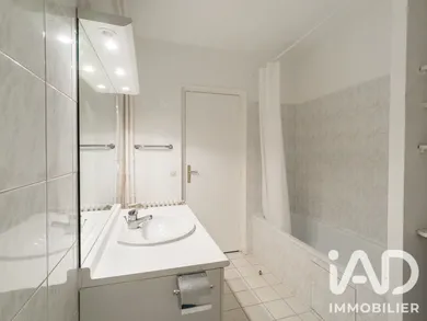 Appartement à Paris (75116)