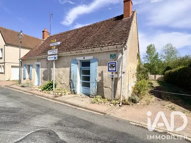 Maison de campagne à Ainay-le-Vieil (18200)