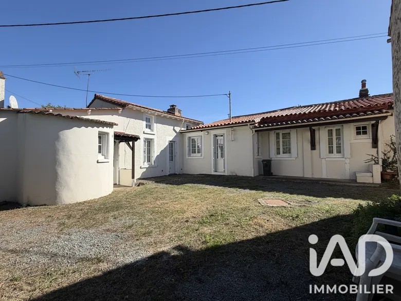 Maison 5 pièces 102 m² · à Saint-Hilaire-de-Voust · 102 m² · 76 000 €