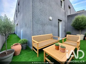 Apartment in Bordeaux (33100)