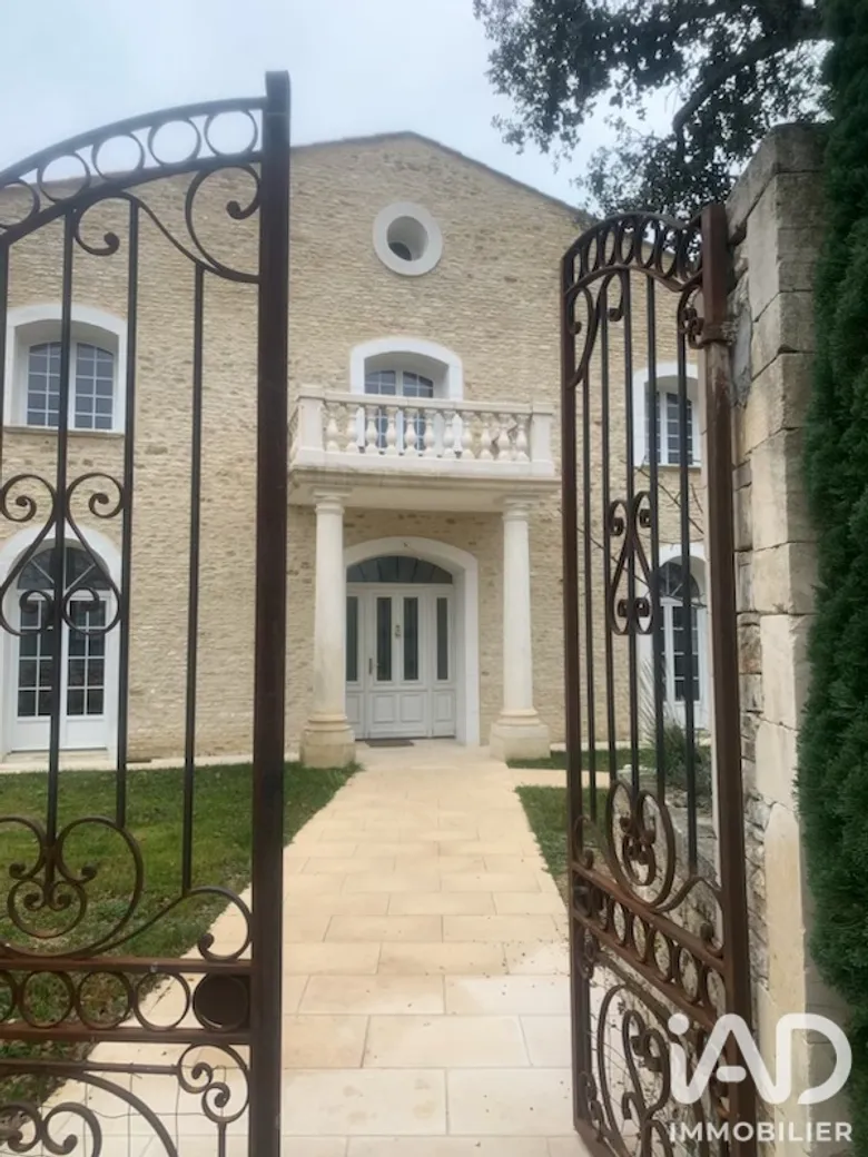 Maison 8 pièces 209 m² · à Venasque · 209 m² · 575 000 €
