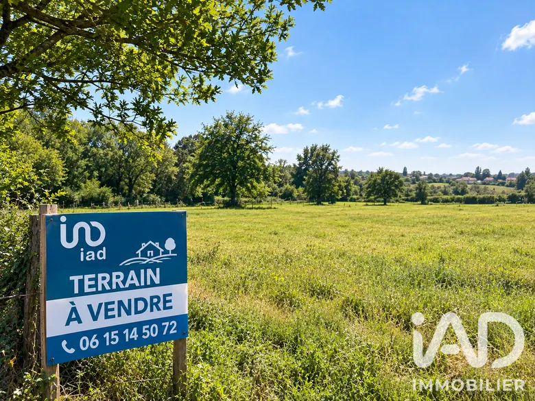Terrain à bâtir à Massignac (16310) · 92 400 €