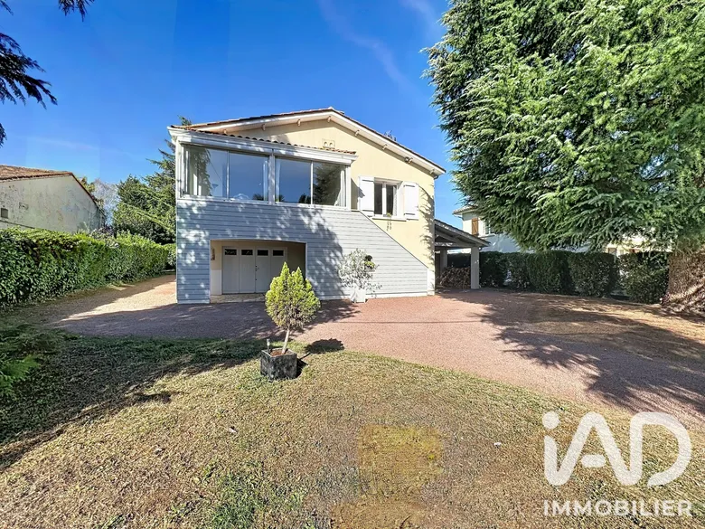Maison 4 pièces 109 m² · à Roullet-Saint-Estèphe · 109 m² · 210 000 €