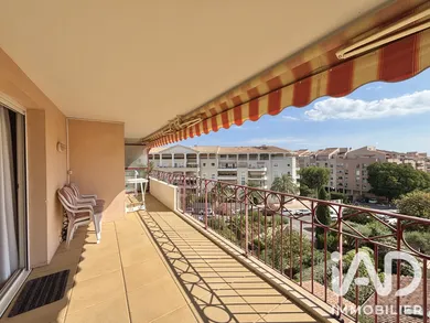 Apartment in Hyères (83400)