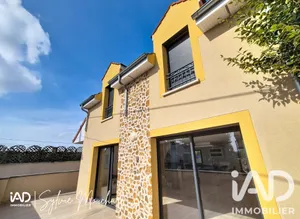 Architectural house in Jouars-Pontchartrain (78760)