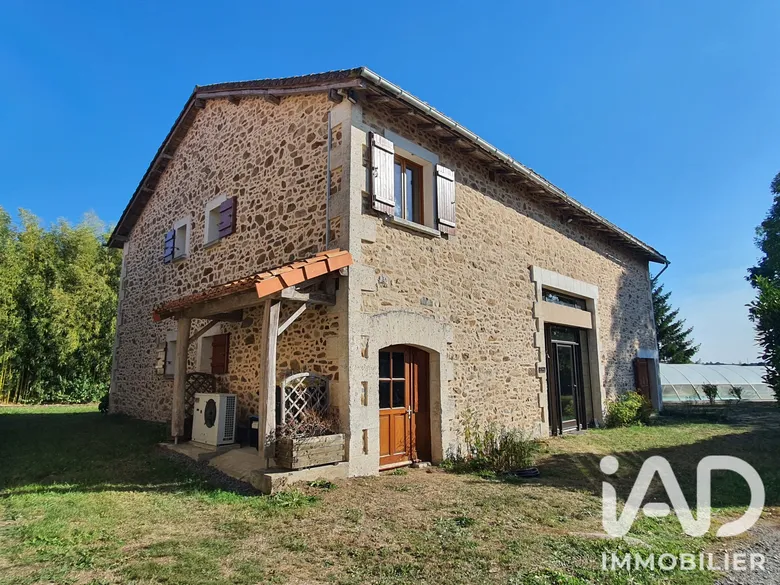 Maison 6 pièces 223 m² · à Le Lindois · 223 m² · 263 000 €