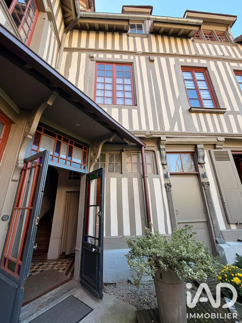 Maison 16 pièces 390 m² · à Pont-l'Évêque · 390 m² · 1 200 000 €