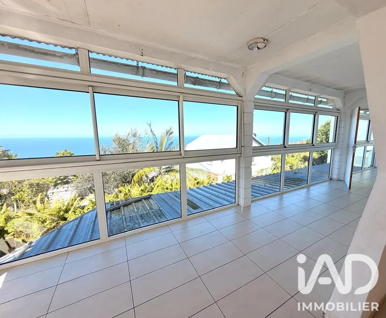 Maison 5 pièces 113 m² · à L'Étang-Salé · 113 m² · 243 000 €