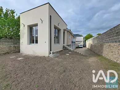 Townhouse in Parthenay (79200)