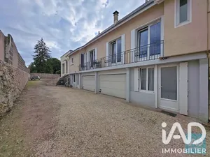 Townhouse in Parthenay (79200)