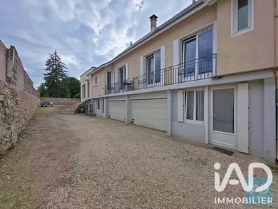 Townhouse in Parthenay (79200)