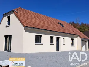 Architectural house in Hauteroche (39570)