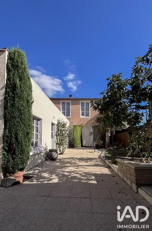 Townhouse in saintes (17100)