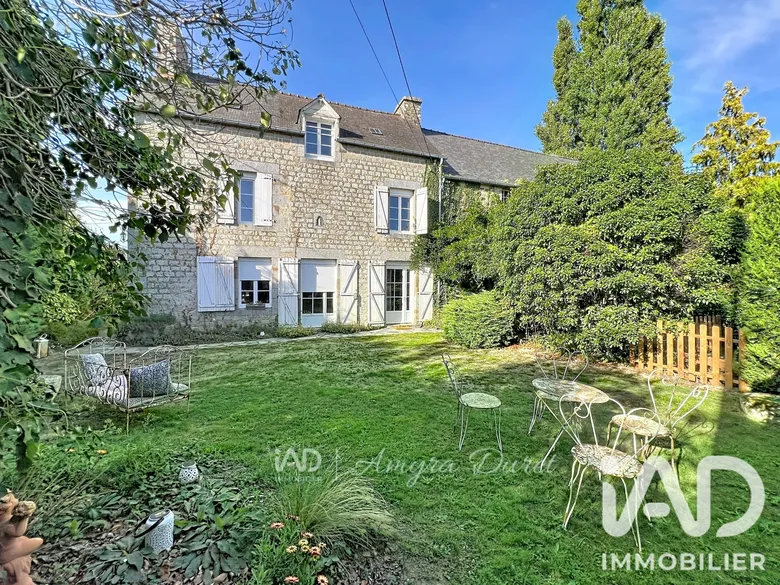 Maison 7 pièces 275 m² · à Val-Couesnon · 275 m² · 239 000 €