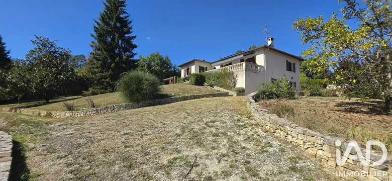Maison 6 pièces 157 m² · à Saint-Germain-du-Salembre · 157 m² · 315 000 €