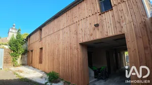 Building in Vayres (33870)