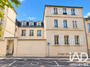 Building in Compiègne (60200)
