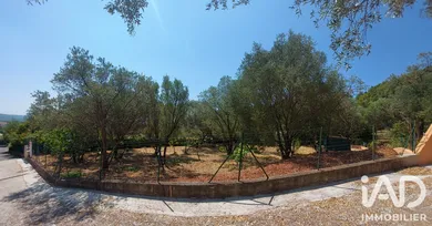 Terrain à bâtir à Solliès-Pont (83210)
