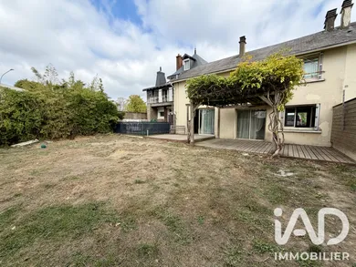 Townhouse in Parthenay (79200)