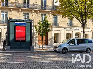 Parking in Paris (75008)