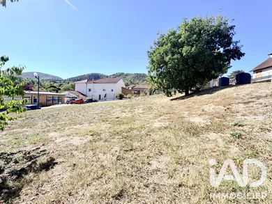 Terrain à Enval (63530)