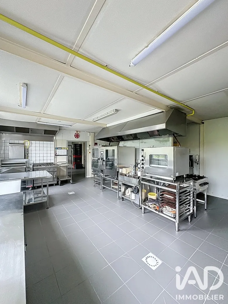 Local commercial 420 m² · à Feurs · 420 m² · 230 000 €