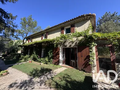 Domaine à Grambois (84240)