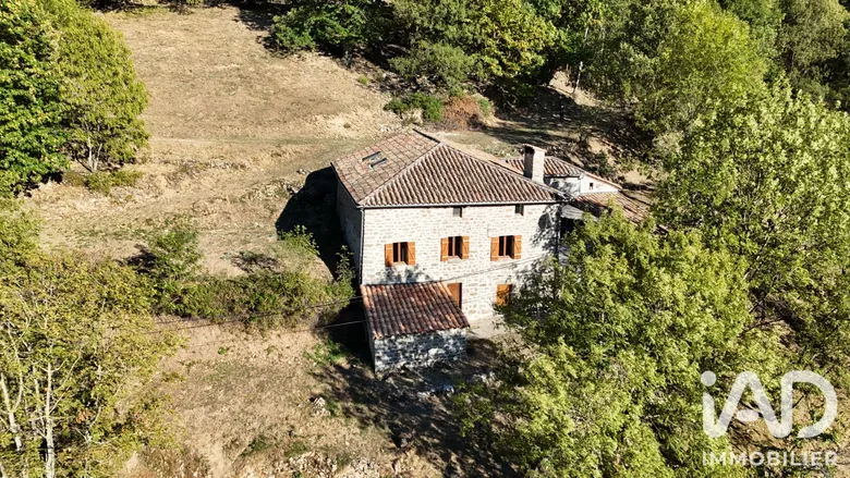 Maison 7 pièces 103 m² · à Vallées-d'Antraigues-Asperjoc · 102,7 m² · 390 000 €