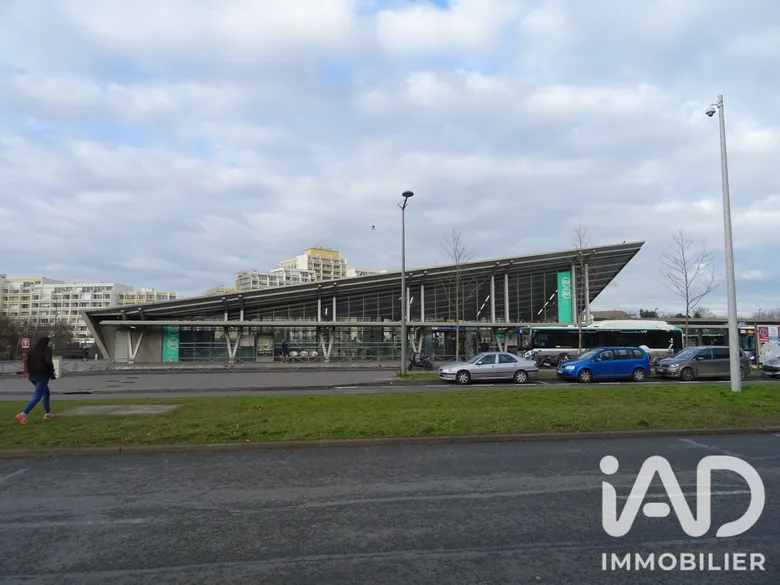 Local commercial 124 m² · à Noisy-le-Grand · 123,9 m² · 250 000 €
