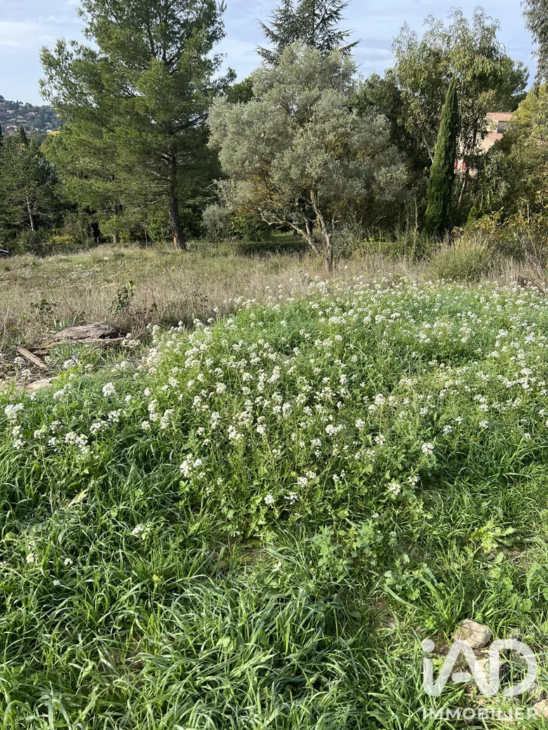 Terrain 828 m² · au Beausset · 349 000 €