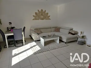 Apartment in Saint-Sébastien-de-Morsent (27180)