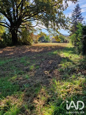 Terrain à bâtir à Terrasson-Lavilledieu (24120)
