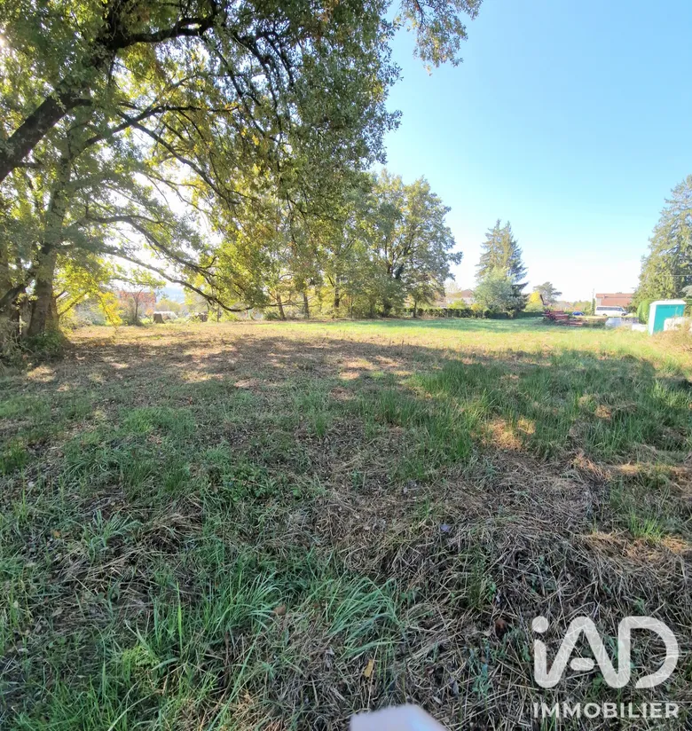 Terrain à bâtir à Terrasson-Lavilledieu (24120) · 30 000 €