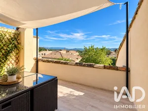 Apartment in Cadenet (84160)