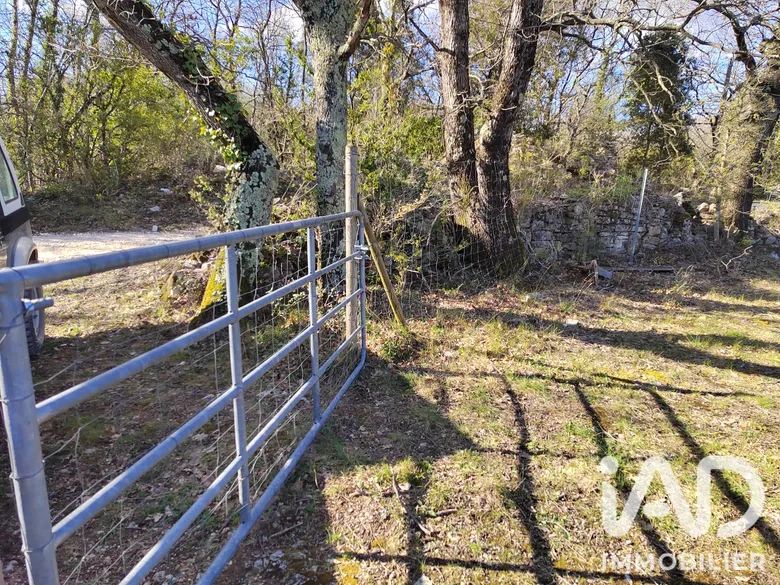 Terrain 6200 m² · à Laval-Saint-Roman · 37 000 €