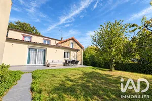 Maison traditionnelle à Villeneuve-le-Roi (94290)