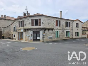 Immeuble à Chazelles (16380)