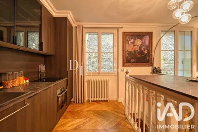 Appartement à Paris (75116)