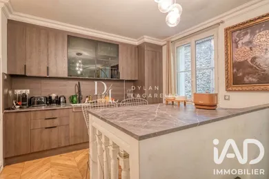 Appartement à Paris (75116)