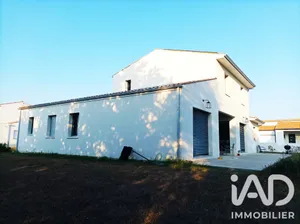 Maison d'architecte à Corme-Royal (17600)