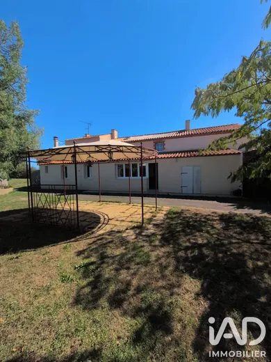 Longère à Aizenay (85190)