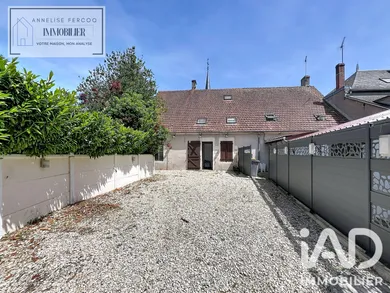 Immeuble à Cours-les-Barres (18320)