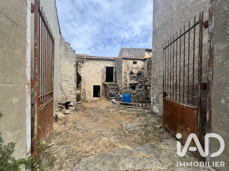 Parking 145 m² à Limousis