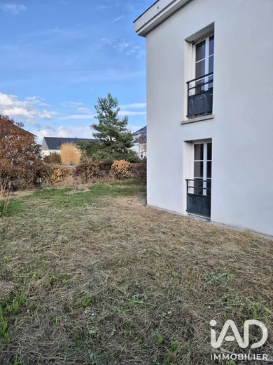 Apartment in Saint-Pierre-du-Perray (91280)