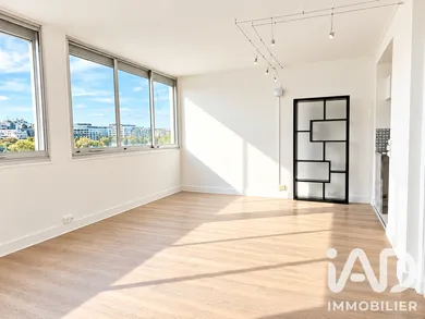 Apartment in Courbevoie (92400)